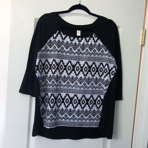 Black and White Aztec quarter sleeve shirt
